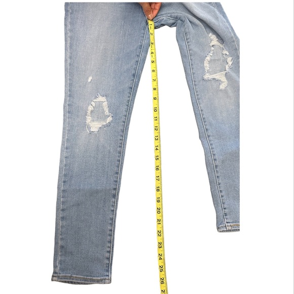 LEVI’S 721 HIGH RISE SKINNY ANKLE with Distressed Details - Picture 4 of 4